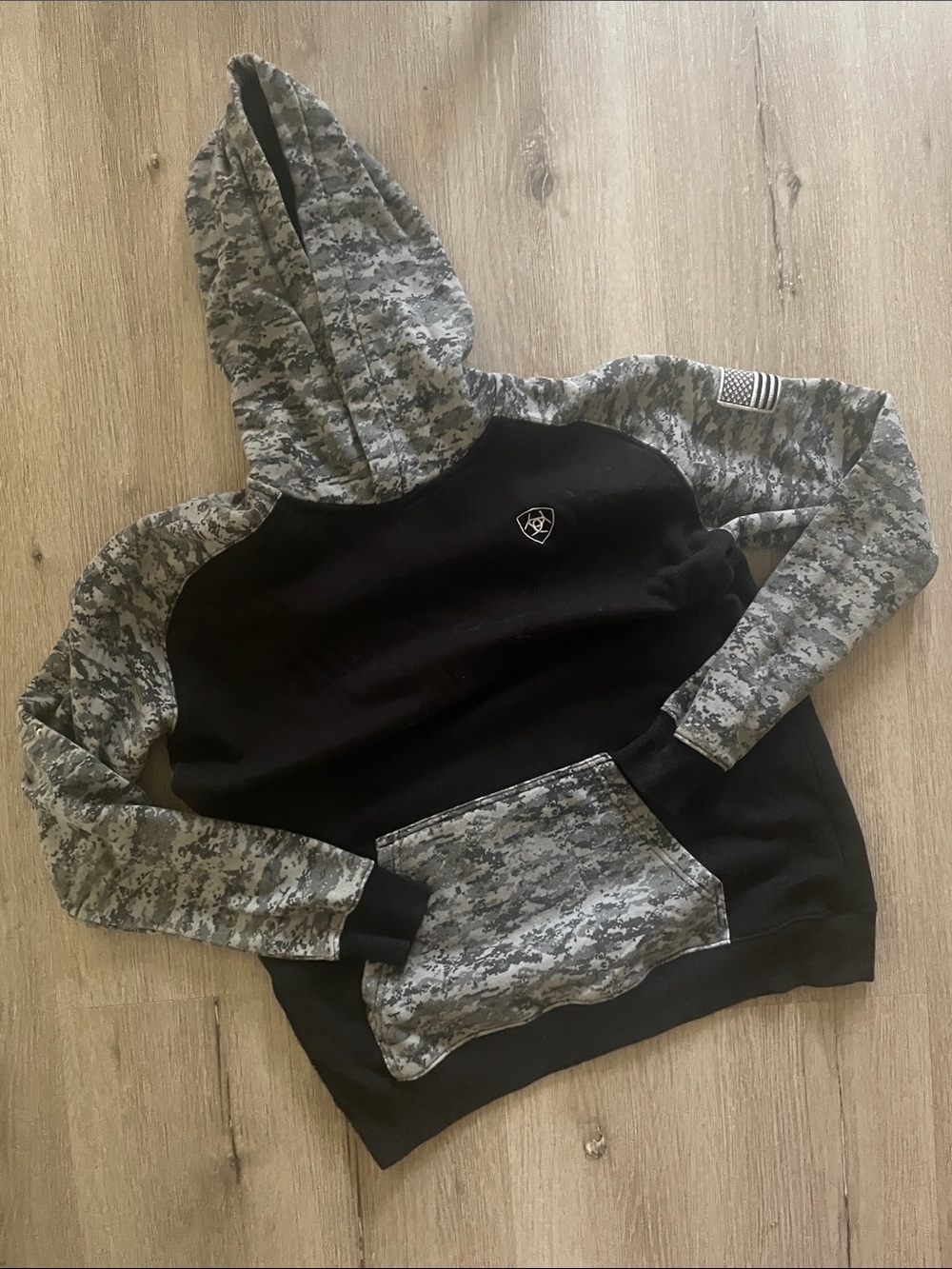 Ariat Black Hoodie w/ Gray Digital Camo Sleeves & Hood | Boys XL | Fits Womens M